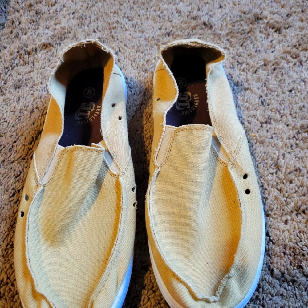 Mens Beige Slip On Canvas Shoes...size 8